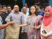 নাটোরে পরিবেশ বান্ধব পাটের ব্যাগ বিতরণ